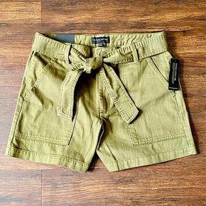 #BananaRepublic Khaki Mom Shorts